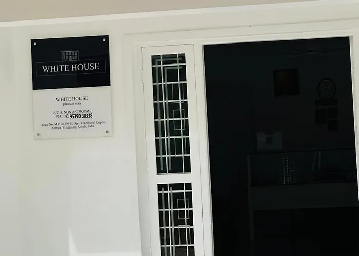 White House Homestay