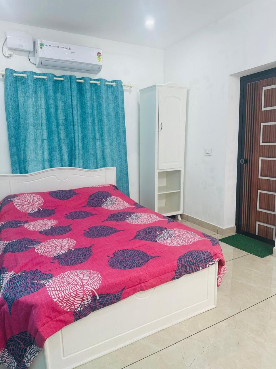 White House Homestay